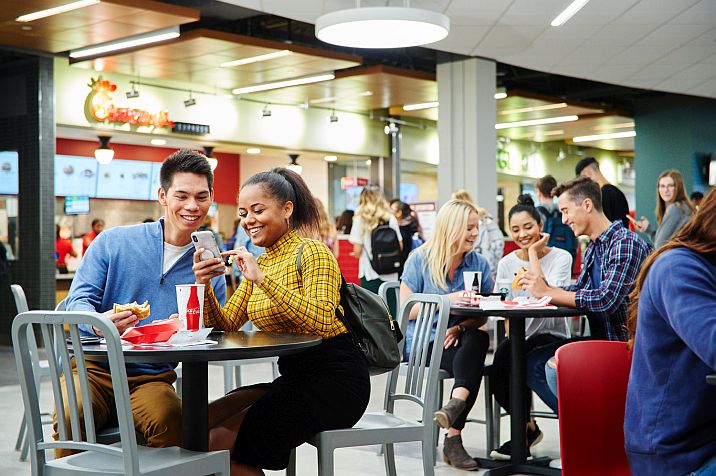 college students in cafe